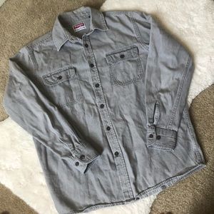 Wrangler // Vintage Gray Long Sleeve Button Down Top